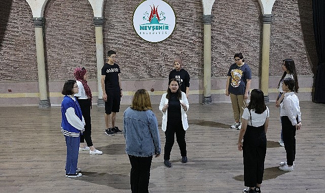 yaratici-drama-ve-tiyatro-kursu-basladi.jpg