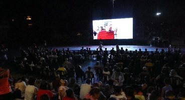 Açık havada sinema keyfi başladı
