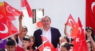 Ayvalık Belediyesi, yaz tatili süresince çocukların ve gençlerin verimli ve keyifli zaman geçirmeleri amacıyla yaz kursları düzenliyor.