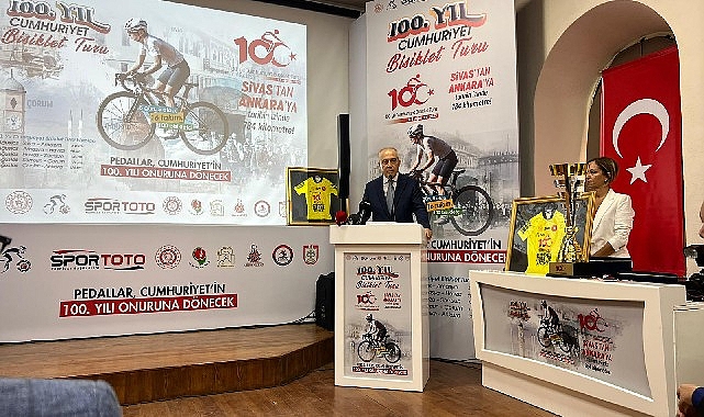 cumhuriyet-bisiklet-turunda-muftuoglundan-anlamli-jest.jpg
