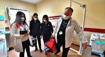 Eşrefpaşa Hastanesi'nin evde bakım ekipleri 18 bin kişiye derman oldu