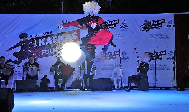 kafkas-halk-oyunlari-golcukte-resital-sunacak.jpg