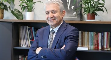 Prof. Dr. Yumuşhan Günay: “Sosyal medya paylaşımları diş estetiğine talebi artırdı"