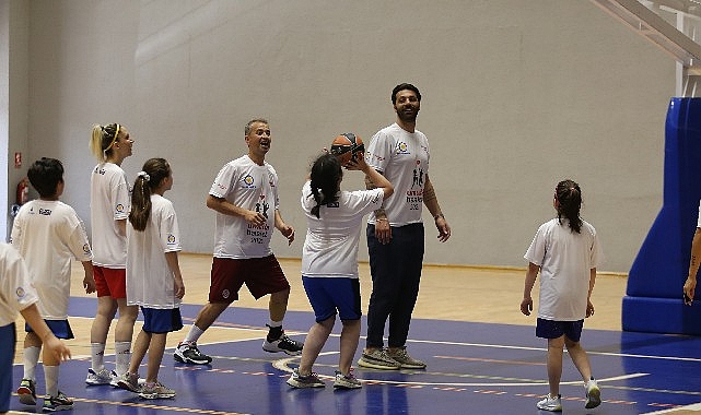 umuda-basket-veteran-basketbol-turnuvasi-ile-272-tegvli-cocugun-egitimine-destek-saglandi.jpg