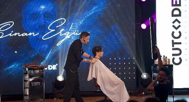 Ünlü Türk Kuaför, Bakü'de Modern Kuaförlük Anlayışını Tanıttı!