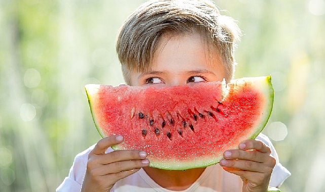 yaz-aylarinda-cocuklar-icin-10-beslenme-onerisi.jpg