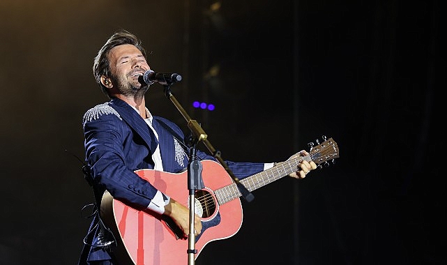 ilk-performansiyla-buyuk-ilgi-goren-yalin-gitar-adam-26-agustosta-yeniden-parkormanda.jpg