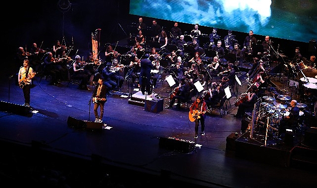 binlerce-muziksever-mor-ve-otesi-senfonik-konserinde-bulustu.jpg
