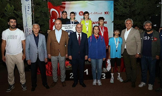 cumhuriyetin-100-yilina-ozel-laser-run-yarislari-ataturk-botanik-bahcesinde-duzenlendi.jpg