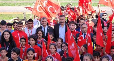 Gölcük'te öğrenciler 100.yıl coşkusu için koştu