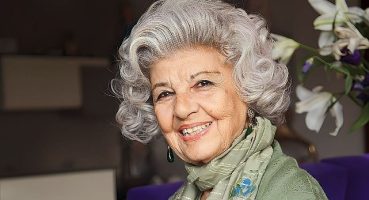 İBB Şehir Tiyatroları Jeyan Mahfi Ayral Tözüm'ü kaybetmenin derin üzüntüsünü yaşıyor