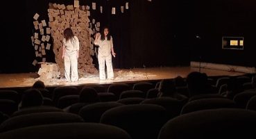 İzmir'de tiyatro şöleni yaşandı