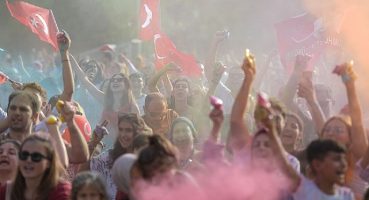 İzmirli gençler 100'üncü yıla Kültürpark'ta merhaba dedi