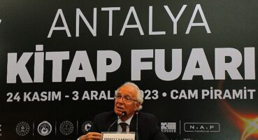 13. Antalya Kitap Fuarı'nda yerel yazarlar kitaplarını tanıtıyor