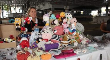 Karşıyakalı kadınların el emeği kazanca dönüşüyor 