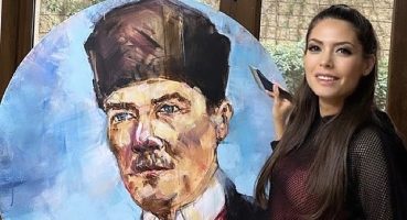 Miami'de Gerçekleşen 100. Yıl Cumhuriyet Bayramı Resepsiyonunda, Bir Türk Kadın Ressam Geceye Damgasını Vurdu!