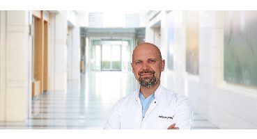 Sinir sıkışması bardak tutmaya bile engel 