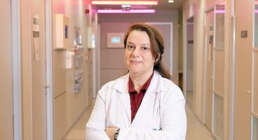 Yan yatanlarda boyun, sırt ve bel ağrıları daha az görülüyor