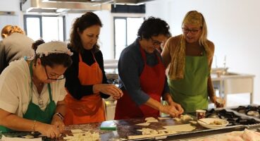 Geleneksel Yemek Atölyelerinin ilk lezzeti: Urla Mantısı (Kulaklı Mantı)