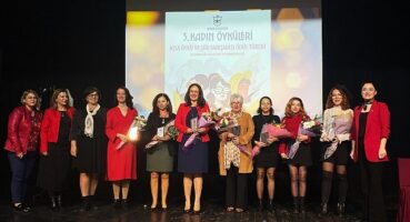 Kadın yazarlar ödüllerine kavuştu