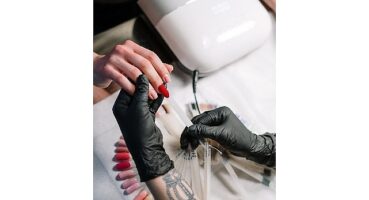 Kalıcı oje ve protez tırnaklardaki gizli tehlike: Akrilat Alerjisi