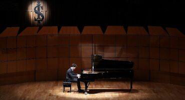 Parlayan Yıldızlar İş Sanat Sahnesinde