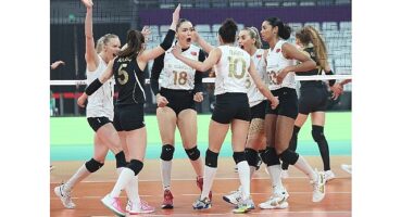 VakıfBank, Kulüpler Dünya Şampiyonası'nda grup lideri olarak yarı finalde