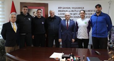 Burhaniye Belediyesi 2.Voleybol Turnuvası Katılımcılarından Başkan Deveciler'e Ziyaret