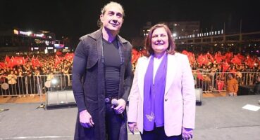 Aydın Büyükşehir Belediyesi'nin Düzenlediği Kıraç Konseriyle Coştu