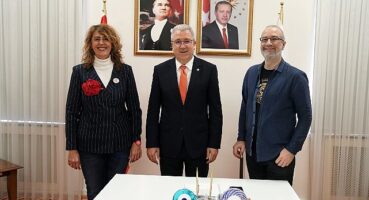 Egeli Sinemacı Akademisyene “En İyi Yönetmen" Ödülü