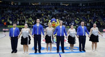 Fenerbahçe Beko-Fc Barselona Maçı'nda Dünya Down Sendromu Günü'ne Özel Devre Arası Sürprizi