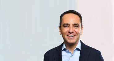 KAREL'de Bayrak Değişimi