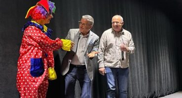 “Kemer'de hem tiyatro hem sinema var"