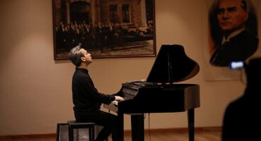 Türkiye'nin önde gelen piyanistlerinden Dengin Ceyhan Efes Selçuk'ta klasik müziğin kadın bestecilerinin eserlerine hayat verdi
