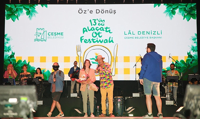 13-alacati-ot-festivalinde-ayhan-sicimoglu-ruzgari.jpg