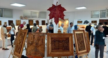 Aşir Güler ve kursiyerlerinden görülmeye değer sergi; Ahşaba hayat verdiler