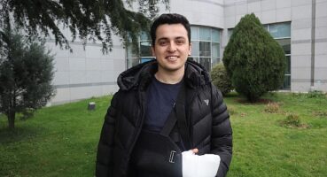 10 saatlik bir ameliyatla ayak parmağı, eline nakledildi