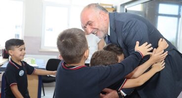 Başkan İbrahim Sandıkçı Öğrencilerin Yüzünü Güldürdü