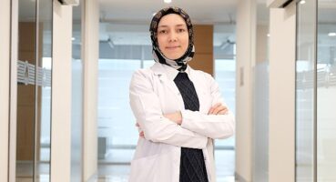 Diş temizliğindeki eksikler diş eti büyümesine neden oluyor! Ağızdan nefes alanların ön dişlerindeki et büyüyor!