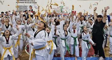 Gölcük Belediyespor bünyesindeki Taekwondo branşında 420 sporcu, kuşak atlama sevinci yaşadı