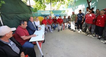 Menderes Belediye Başkanı İlkay Çiçek, belediye şantiyelerini gezerek çalışma arkadaşlarıyla bir araya geldi, kontroller gerçekleştirdi