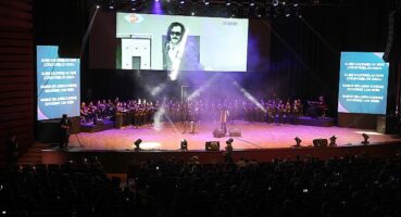 Selçuklu Belediyesi Sanat Akademisi Çocuk Korosu, Cem Karaca Şarkıları konseriyle izleyicilere nostaljik bir gece yaşattı