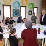 selcuklu-sanat-ve-tasarim-atolyesinde-anne-ve-cocuklari-bir-araya-getiren-selcuklu-belediyesi-cocuklar-ve-annelerine-unutulmayacak-bir-anneler-gunu-anisi-yasatti.jpg