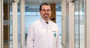 Yaşlanmayla ağız ve diş problemleri artıyor! Tükürük azalması ve ağız kuruluğu yaşlılarda daha sık görülüyor!